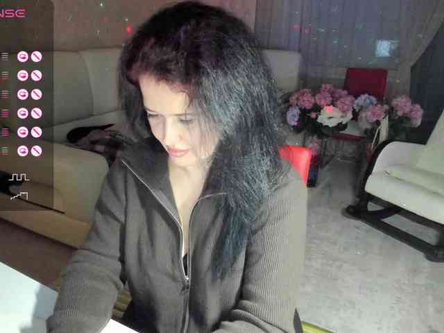 LoveCatsuit webcam