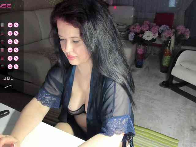 LoveCatsuit webcam