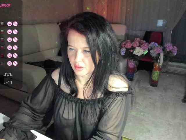 LoveCatsuit webcam