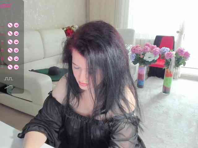 LoveCatsuit webcam