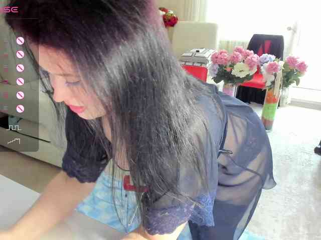 LoveCatsuit webcam