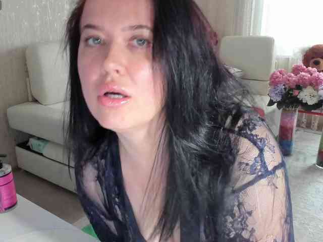 LoveCatsuit webcam