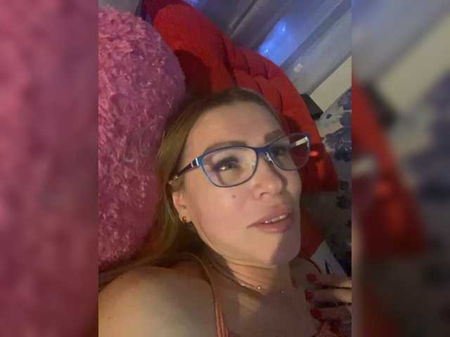 Lisa1225's BongaCams show and profile