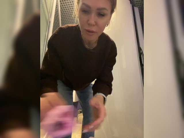 Lisa1225's BongaCams show and profile