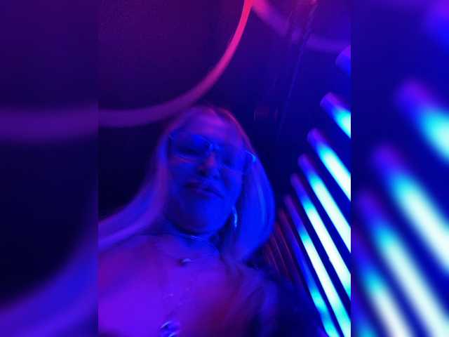 Lisa1225's BongaCams show and profile