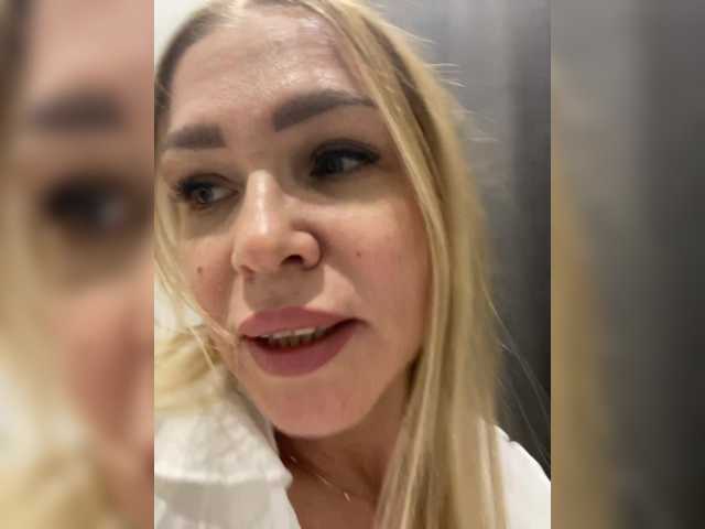 Lisa1225's BongaCams profile