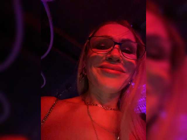 Lisa1225's BongaCams show and profile