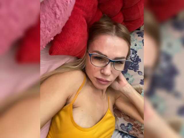 Lisa1225's BongaCams show and profile