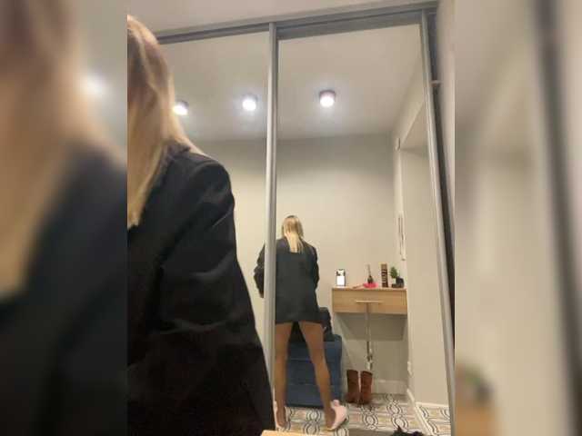 Lisa1225's BongaCams show and profile