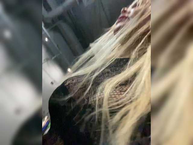 Lisa1225's BongaCams show and profile