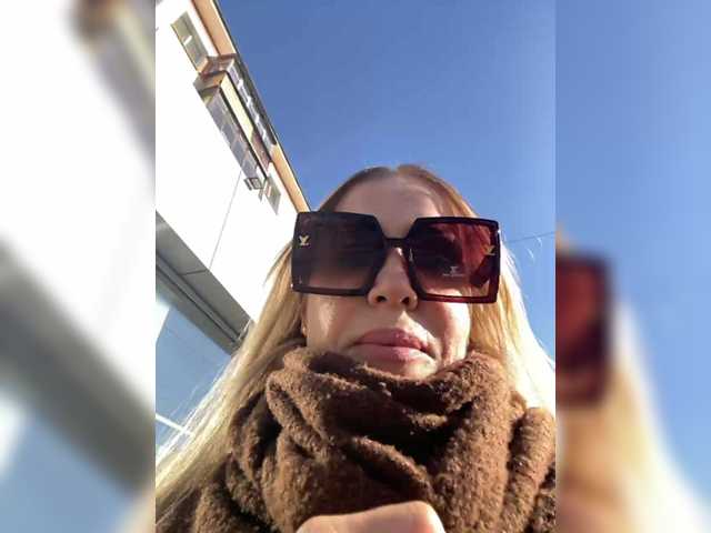 Lisa1225's BongaCams show and profile