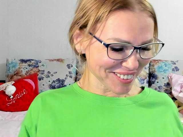 Lisa1225's BongaCams show and profile
