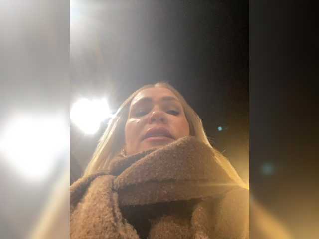 Lisa1225's BongaCams show and profile