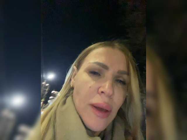 Lisa1225's BongaCams show and profile