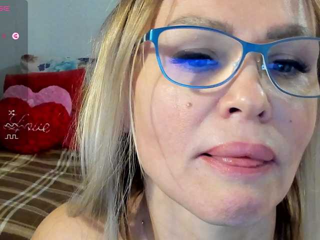 Lisa1225's BongaCams show and profile