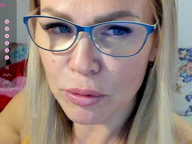 Lisa1225's BongaCams show and profile