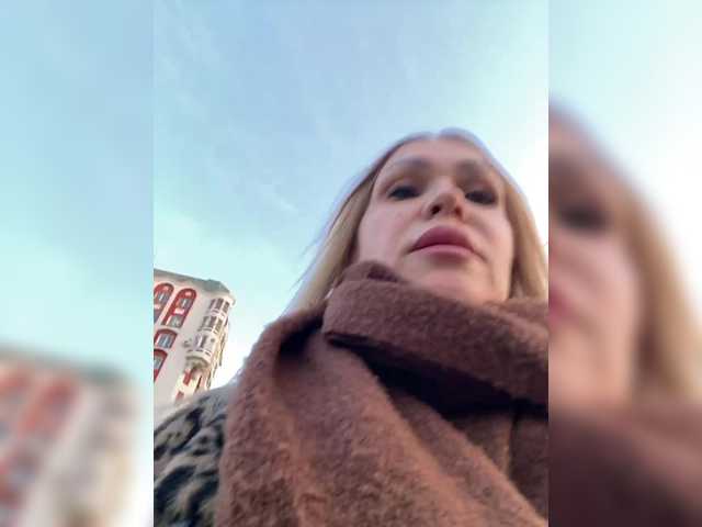 Lisa1225's BongaCams show and profile