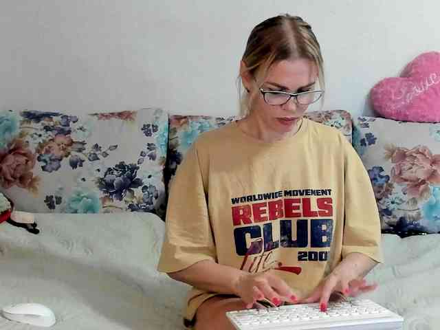 Lisa1225 webcam