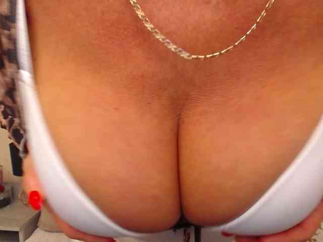 SophieKiss webcam