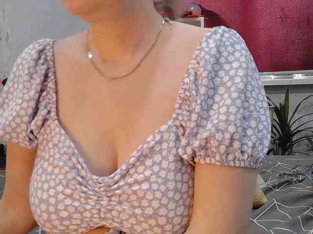 SweetFox Live Webcam on BongaCams