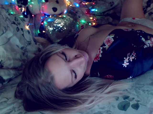 Gasoli_ne's BongaCams show and profile