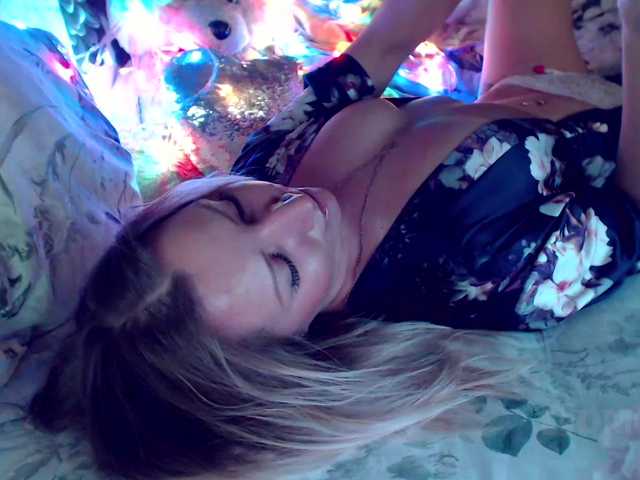 Gasoli_ne's BongaCams show and profile