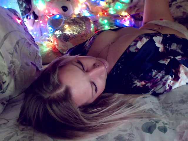 Gasoli_ne's BongaCams show and profile