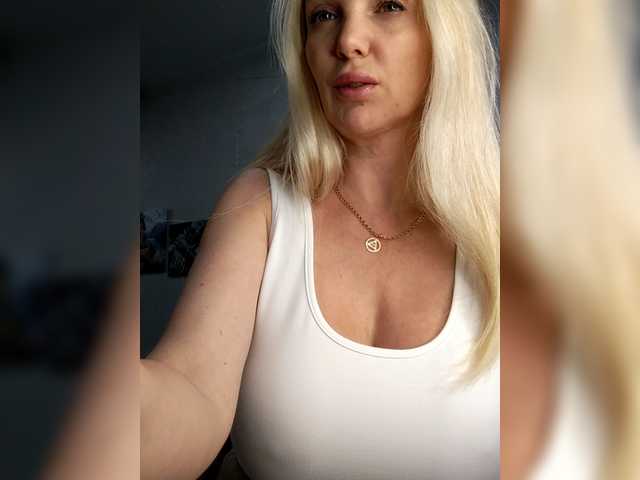 MonnaSky's BongaCams show and profile