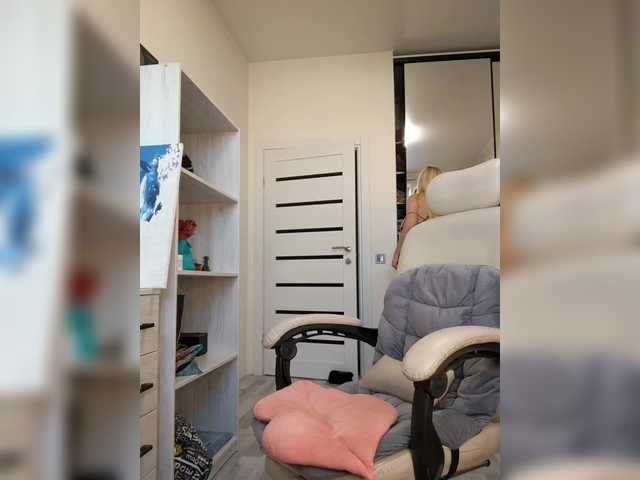 MonnaSky's BongaCams show and profile