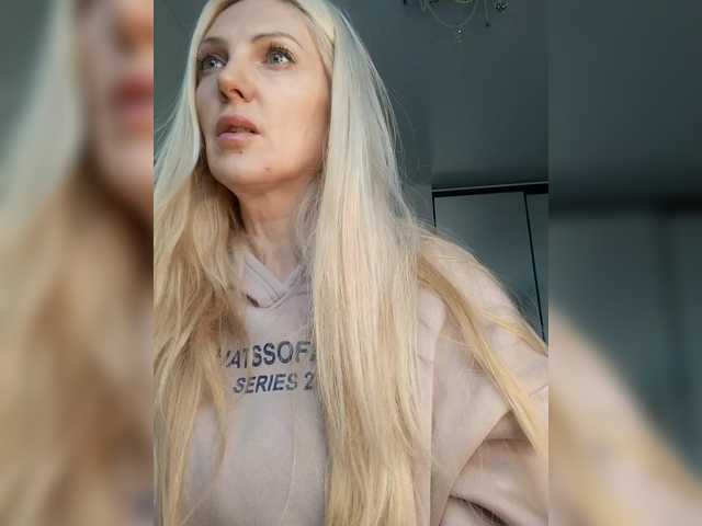 MonnaSky's BongaCams show and profile