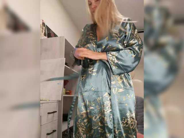 Sex chat gratuit in direct cu MonnaSky pe BongaCams