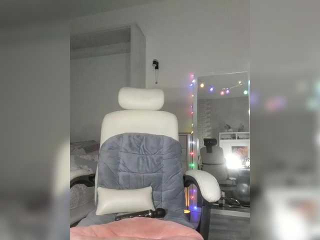 MonnaSky's BongaCams show and profile