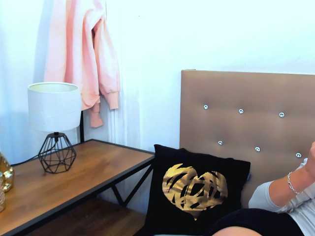 Lenadate webcam bongacams model stream image