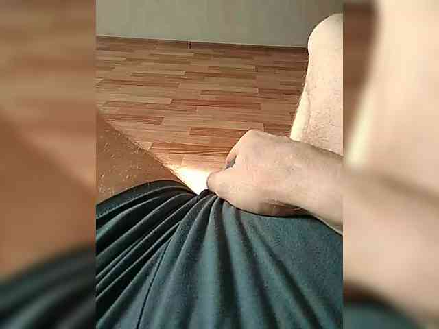 Mister (34, White Cam Boy) performing Live Sex.