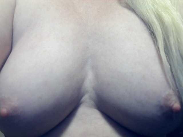 Lilia103's BongaCams show and profile