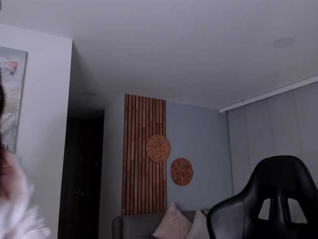 AnnieeHall's BongaCams show and profile