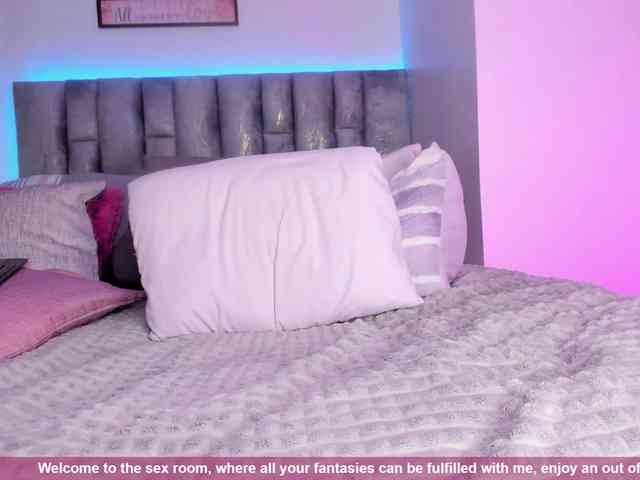 HollyTegan webcam