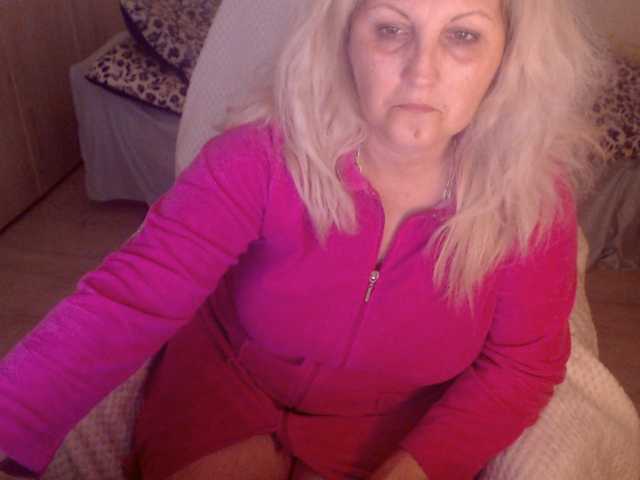 DivineBlond's BongaCams show and profile