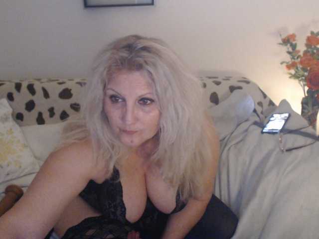 DivineBlond Live Cam on BongaCams