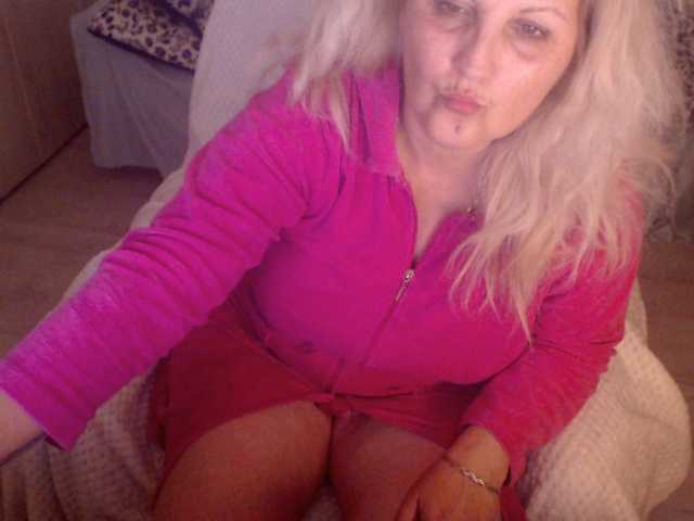 DivineBlond's BongaCams show and profile