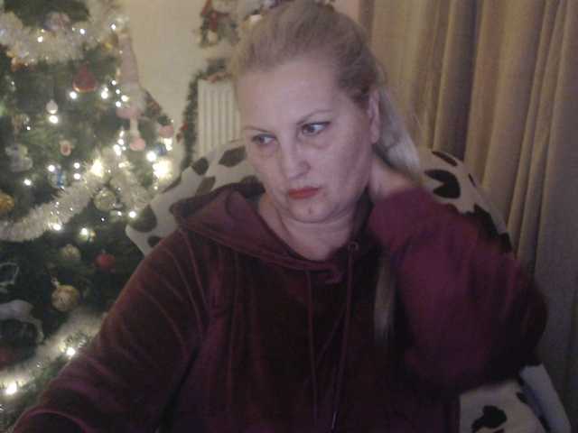 DivineBlond's BongaCams show and profile