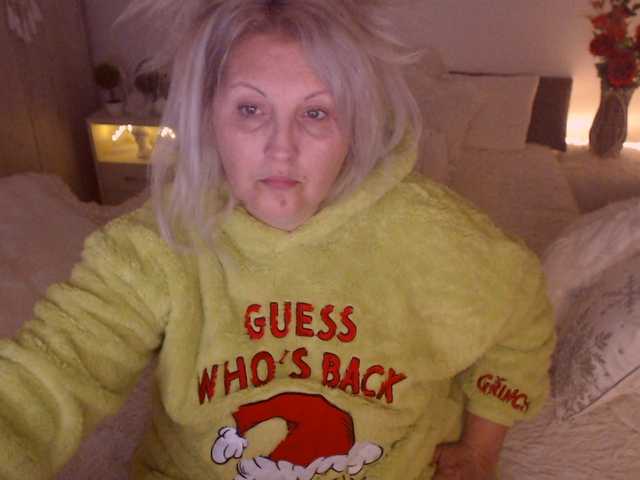 DivineBlond's BongaCams show and profile