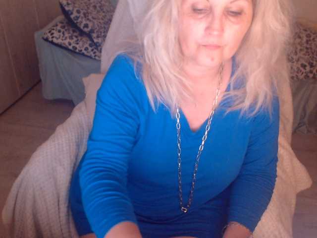 DivineBlond's BongaCams show and profile