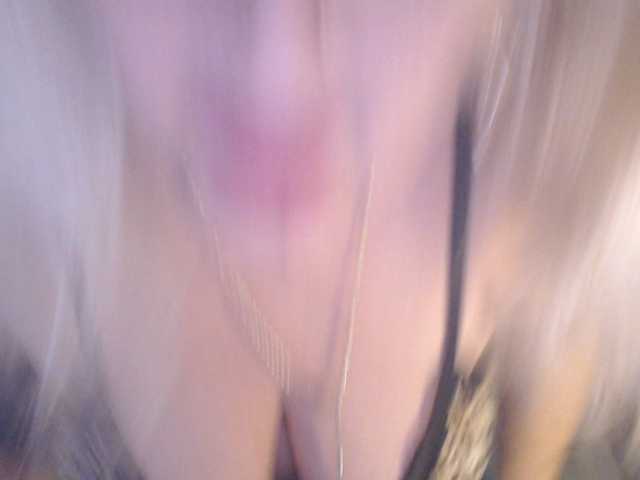 DivineBlond's BongaCams show and profile