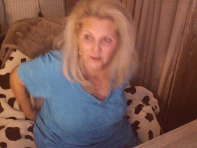  DivineBlond chat room