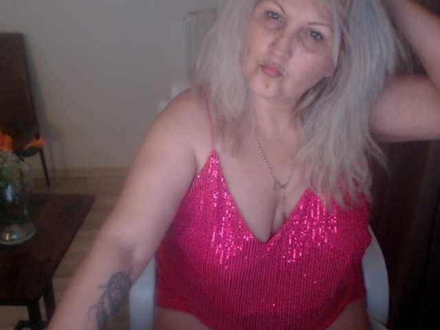 DivineBlond's BongaCams show and profile