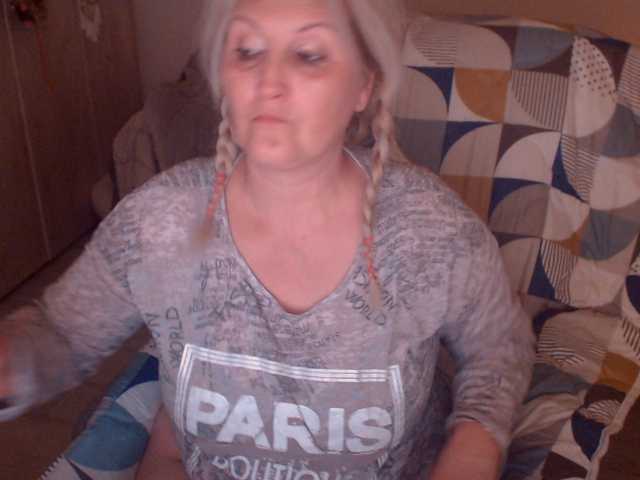 DivineBlond's BongaCams show and profile