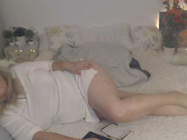 DivineBlond's BongaCams show and profile