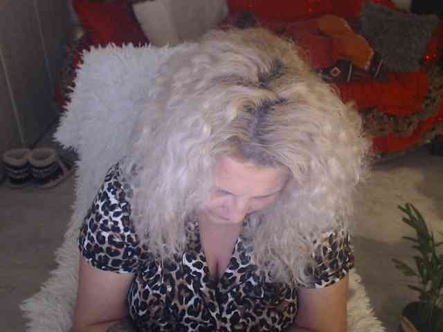 Angel_Dm_Milf webcam