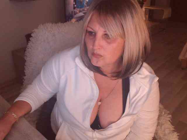 Angel_Dm_Milf webcam